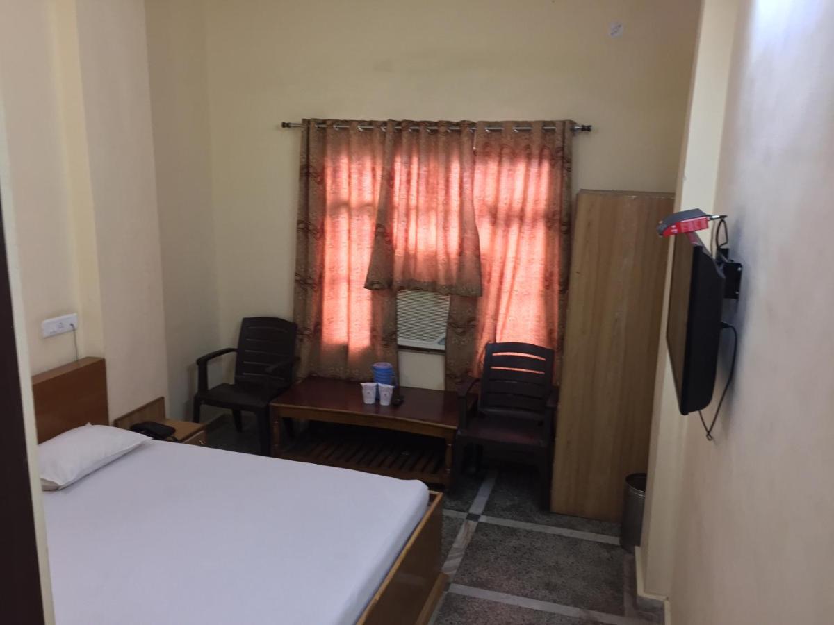 Hotel Lalit Palace Babina Εξωτερικό φωτογραφία