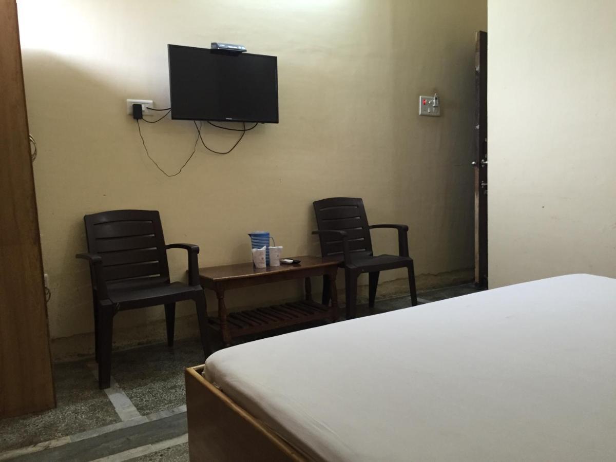Hotel Lalit Palace Babina Εξωτερικό φωτογραφία