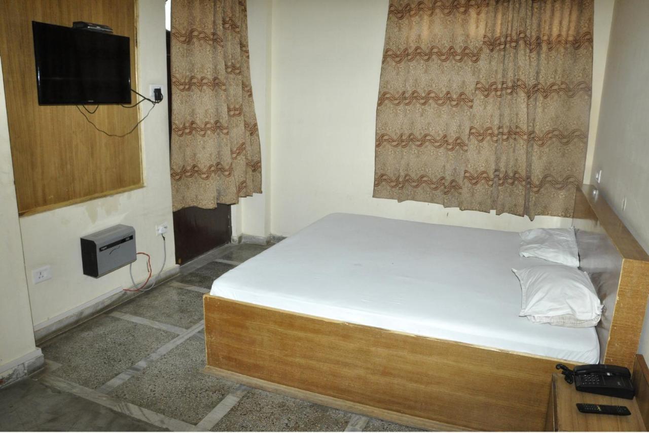 Hotel Lalit Palace Babina Εξωτερικό φωτογραφία
